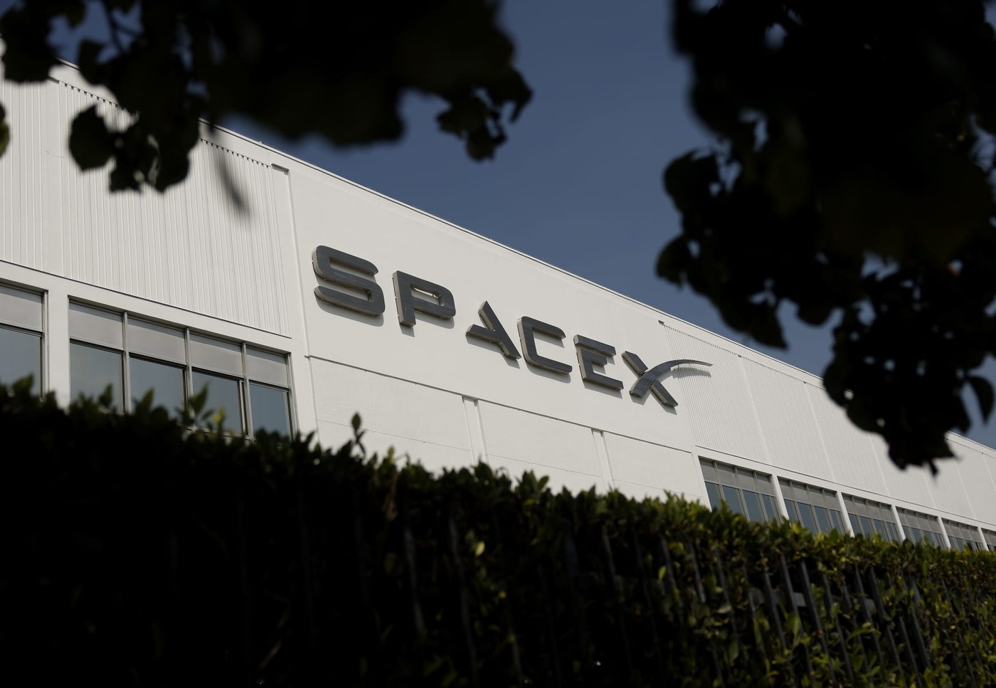 SpaceX shares are doing something very unusual. Options traders are taking note