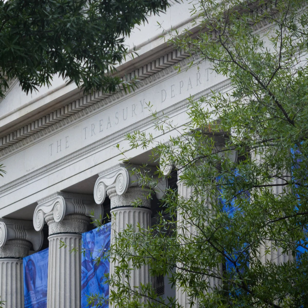 US gross national debt tops $40tn for first time