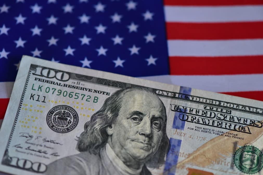 These emerging markets are favored to get 'a wall of money' from carry trades