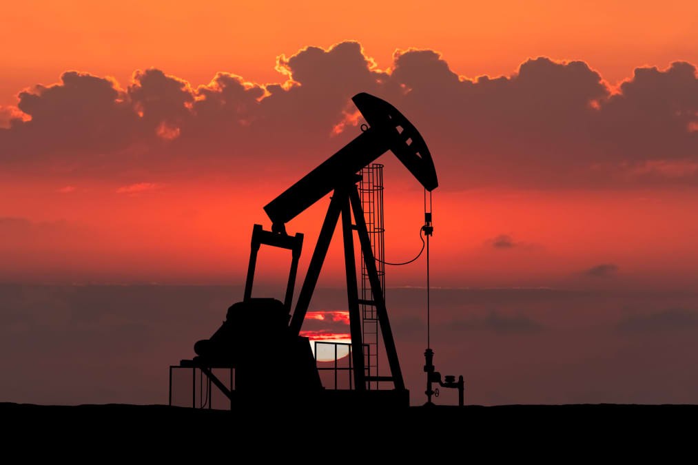 London shares fall as easing Middle east oil weighs on energy majors