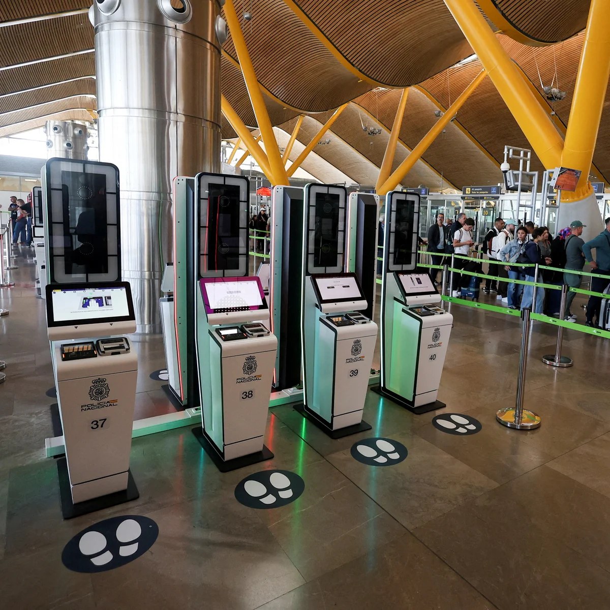 ‘Pretty shambolic’: new EU border checks cause stress for UK travellers