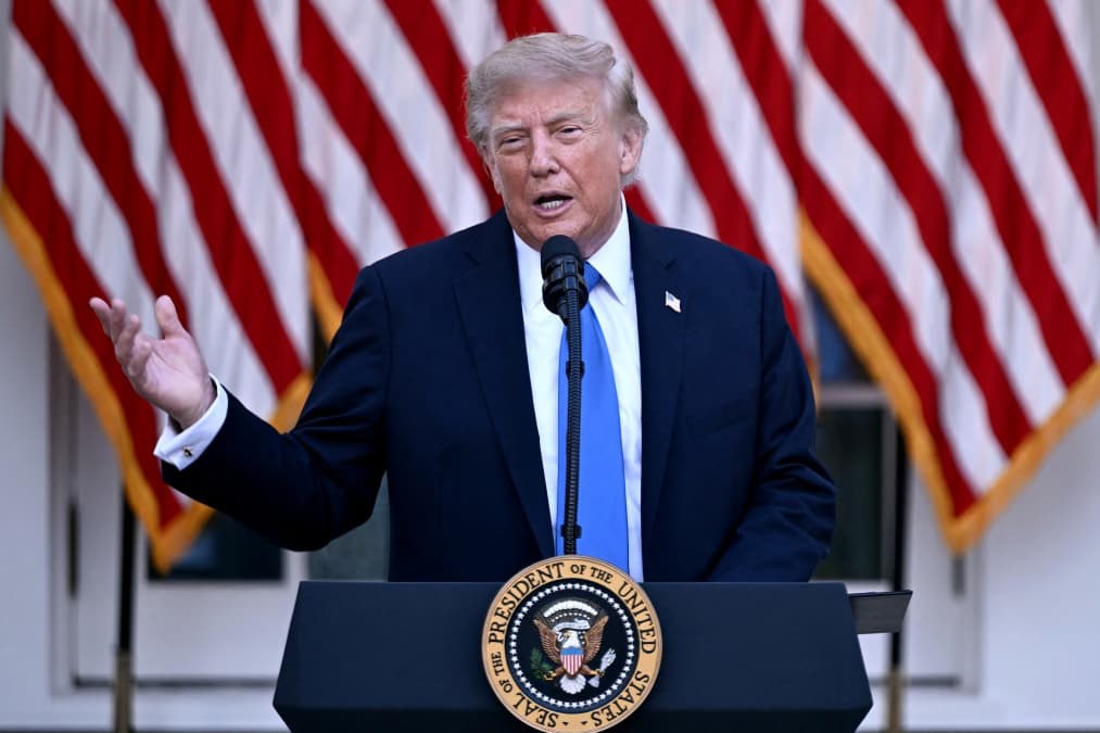 Trump Threatens to Halt Trade Unless the Fed Cuts Rates