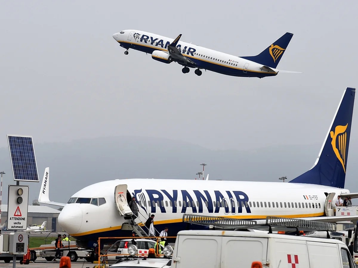 Ryanair warns air fares in Europe will jump next year if oil price stays high