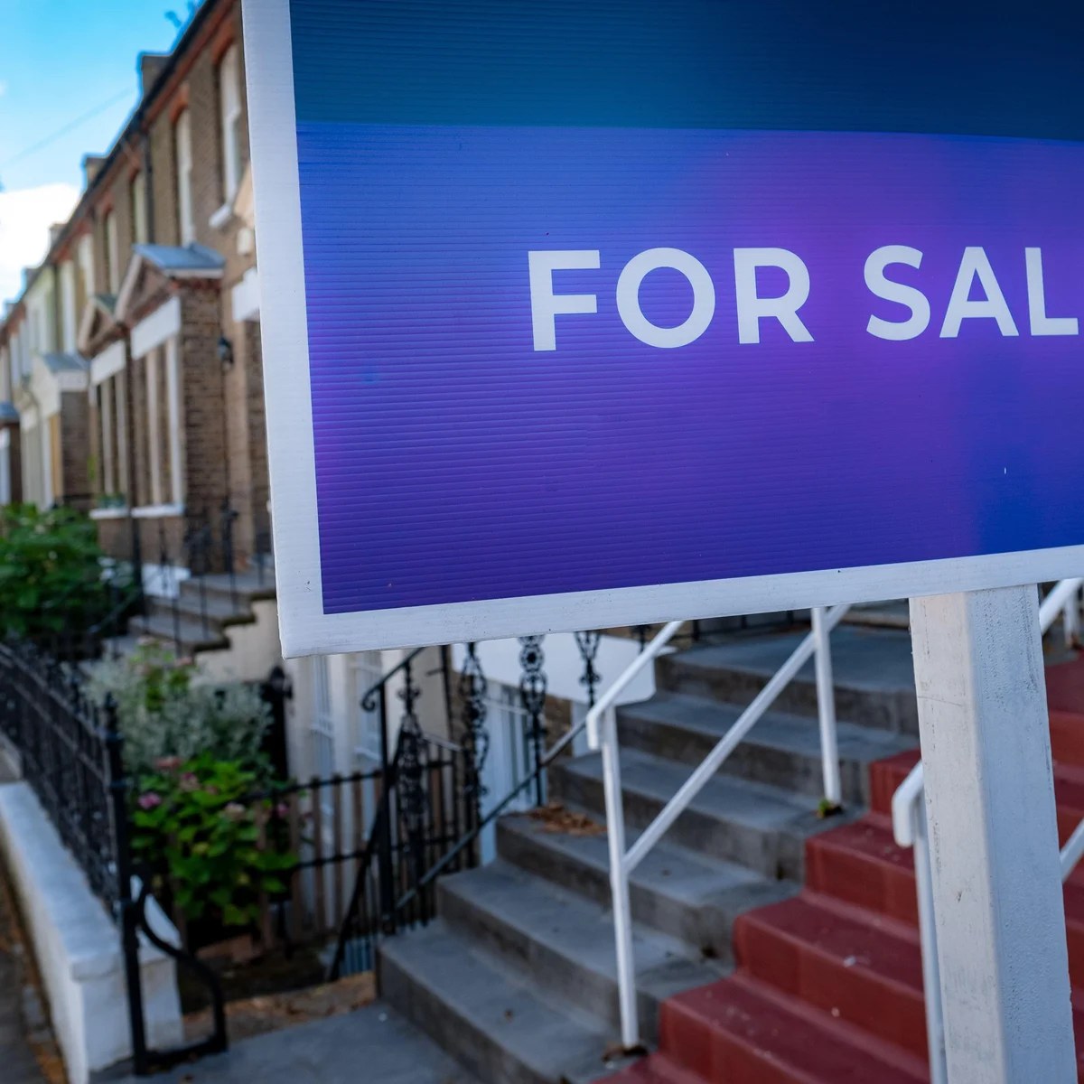 Half of homes in Great Britain taking longer to sell than last year amid mortgage volatility
