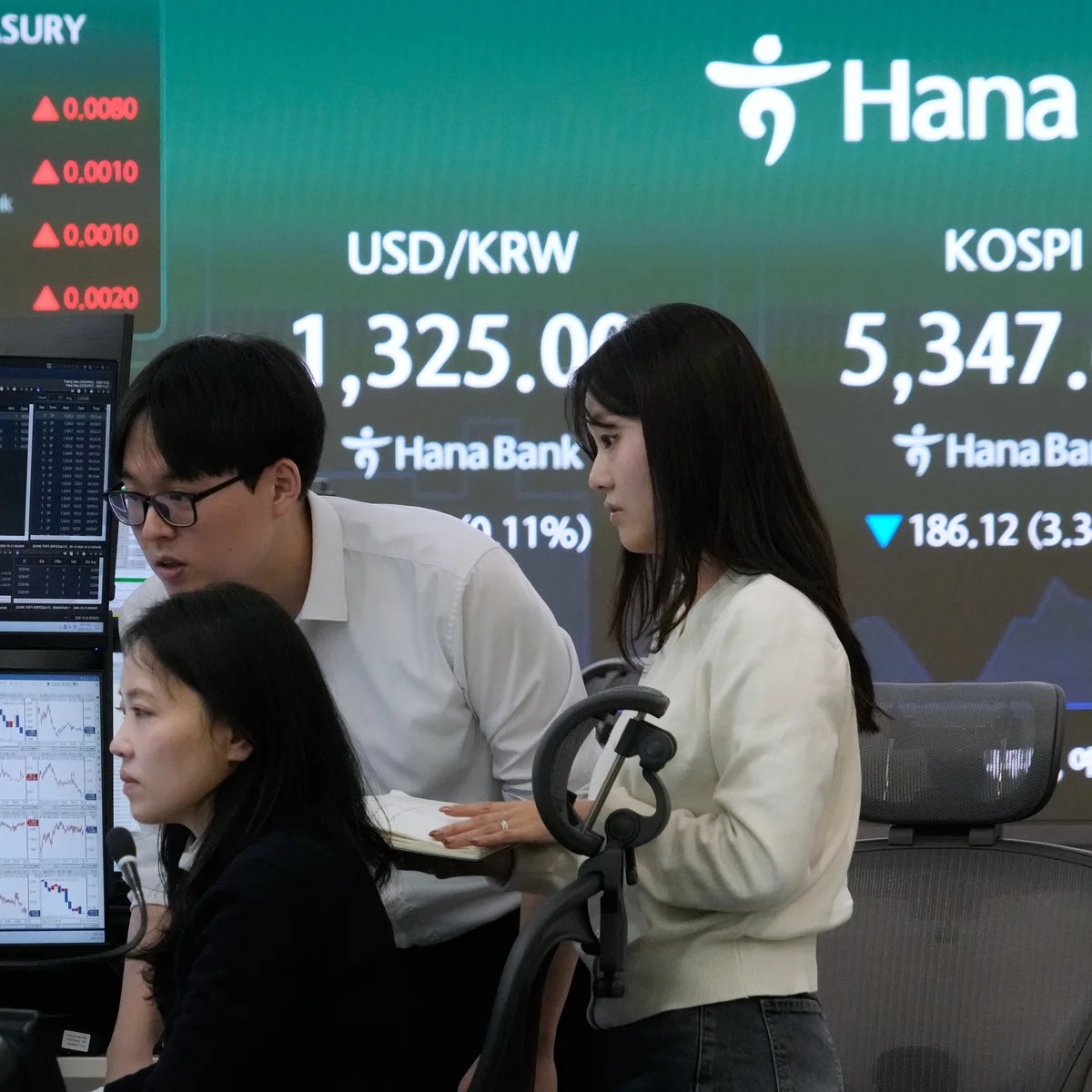 Цены на нефть упали на 1% на фоне слабого спроса