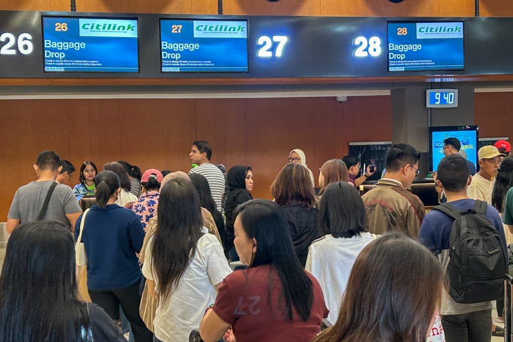 Volcano eruption disrupts hundreds of flights at Southeast Asia's second-busiest airport