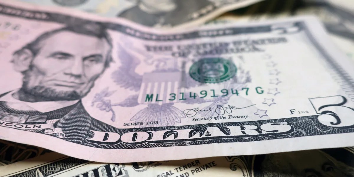 Canadian dollar weakens against major currencies in the week ending September 18